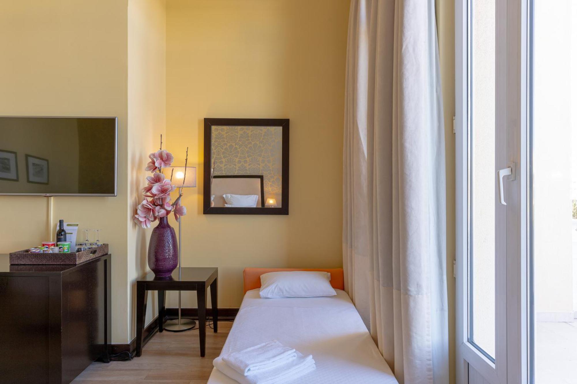 Hotel Inglaterra - Charme & Boutique Estoril Bagian luar foto