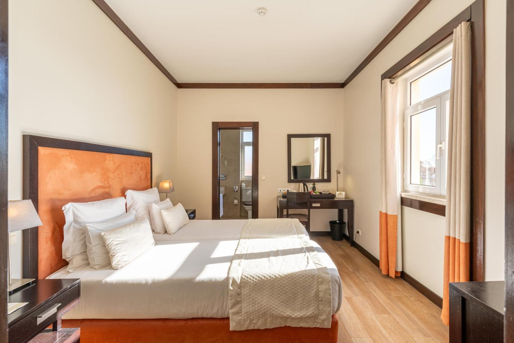 Hotel Inglaterra - Charme & Boutique Estoril Bagian luar foto