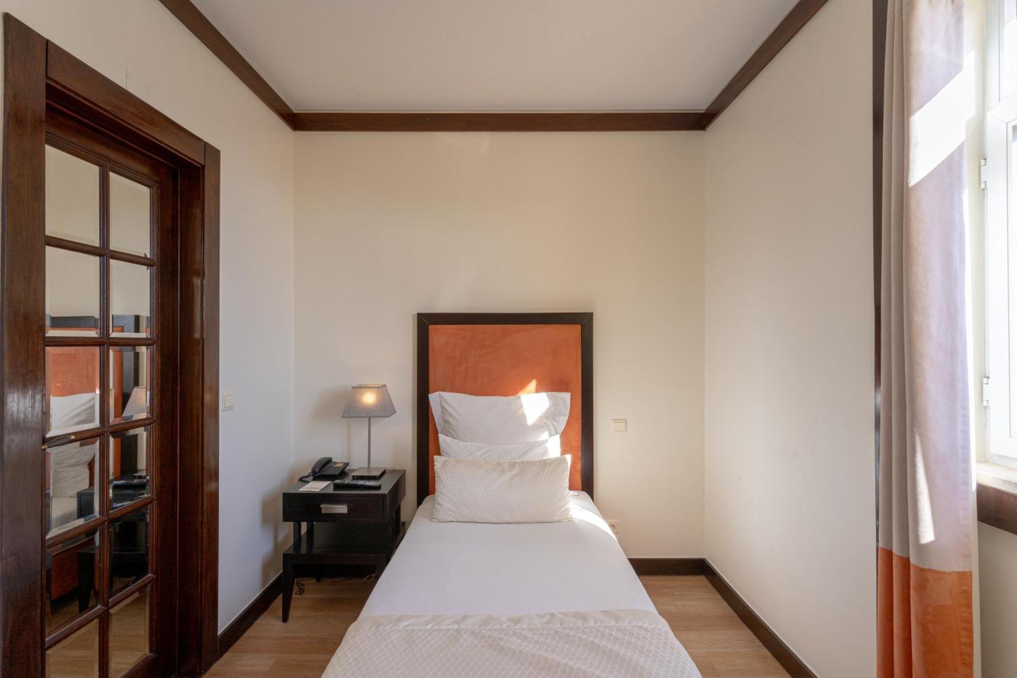 Hotel Inglaterra - Charme & Boutique Estoril Bagian luar foto
